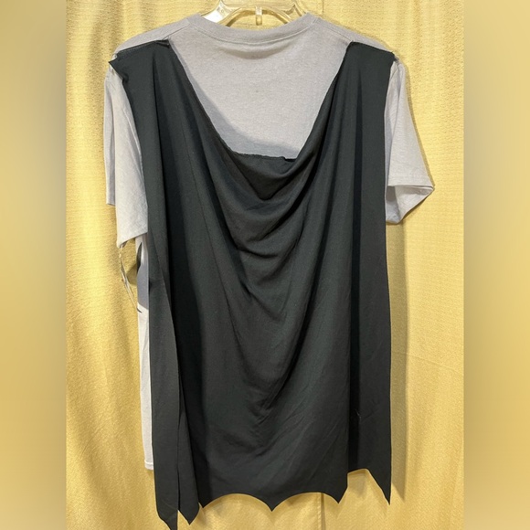 Batman Shirt with Cape Medium  NWT - Picture 4 of 5